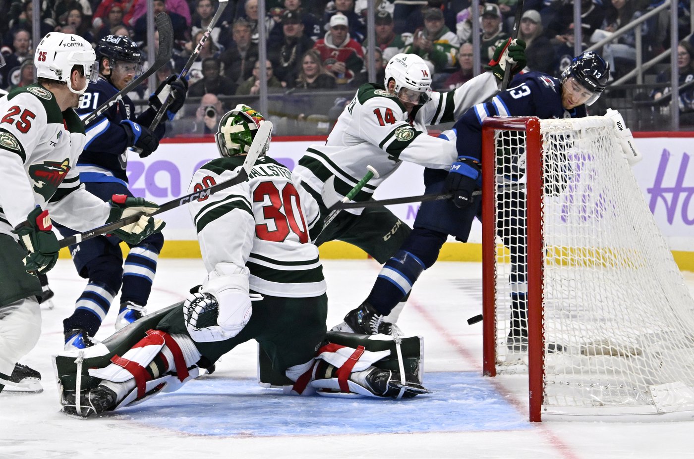 Jesper Wallstedt stops 32 shots to lead Minnesota Wild to 3-0 win over Winnipeg Jets