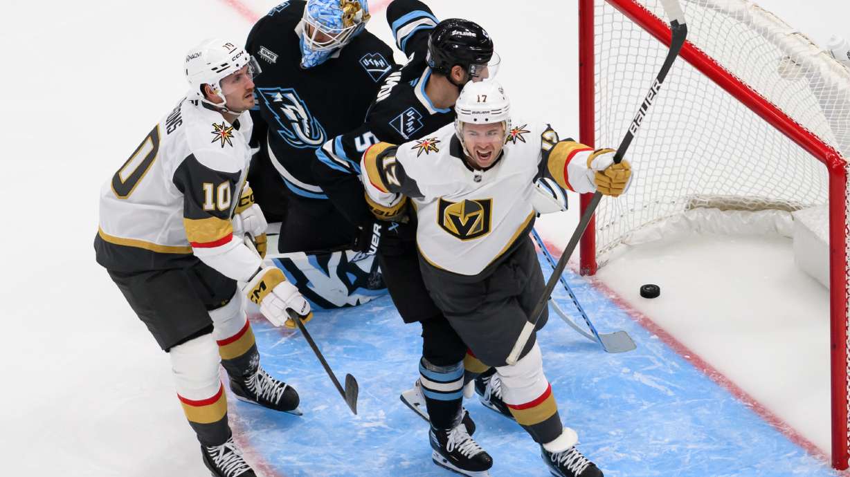 Eichel scores twice as Golden Knights beat Mammoth 4-1