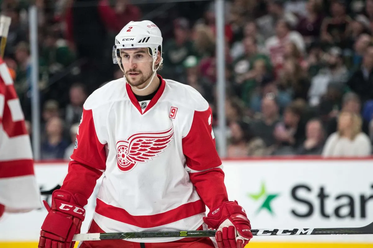 Former Red Wings defenseman signs with divisional rival