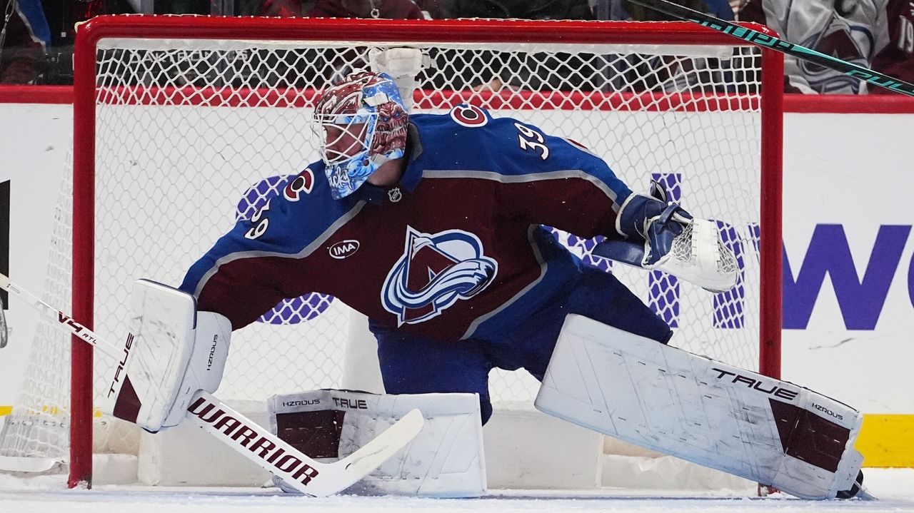 Avalanche win 10th straight, shut out Sharks 6-0