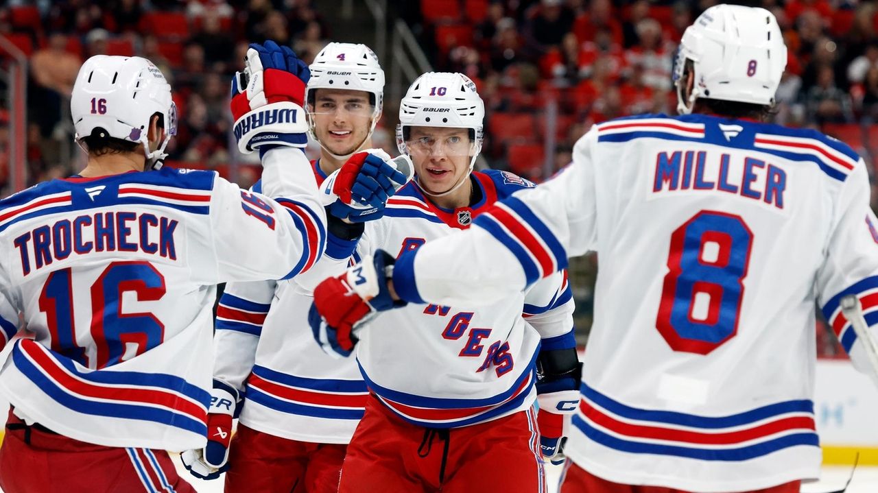 Rangers' Igor Shesterkin stands tall, keys road win over Hurricanes
