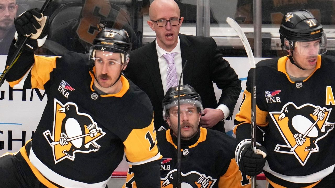 Strong 3rd period pushes Penguins past Sabres, 4-2