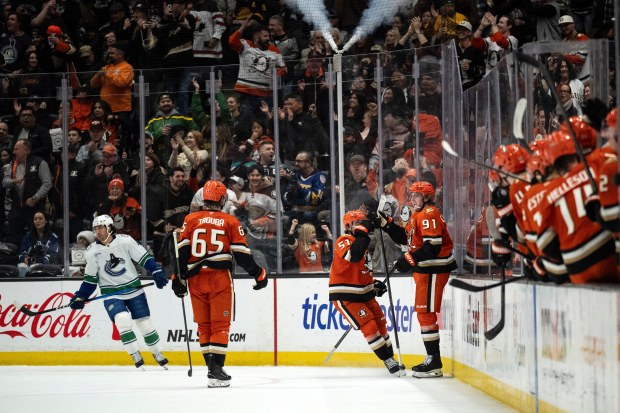 Ducks center Leo Carlsson (91) celebrates his goal with defenseman...