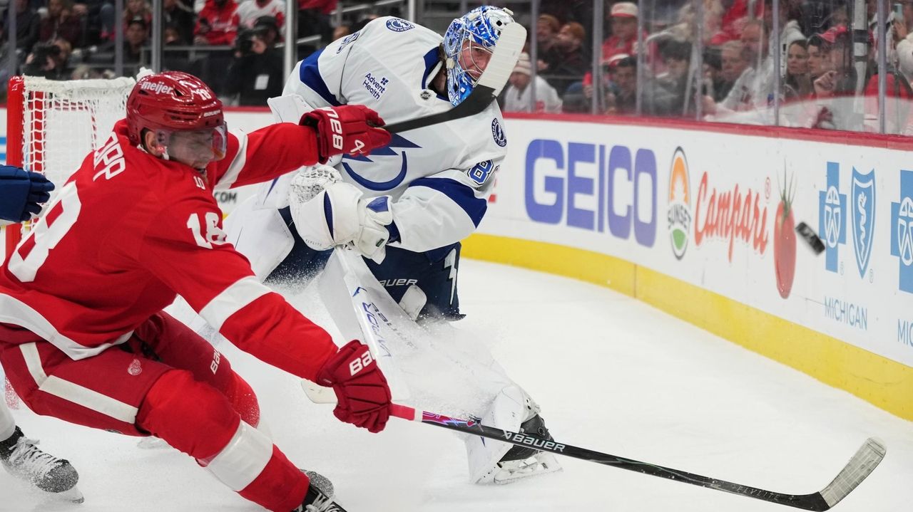 Gourde's unassisted goals power Lightning past Red Wings 6-3 for sixth straight victory
