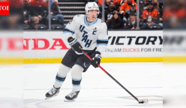 Utah Mammoth captain Clayton Keller chooses to play after his father’s death, showing strength in difficult times | NHL News