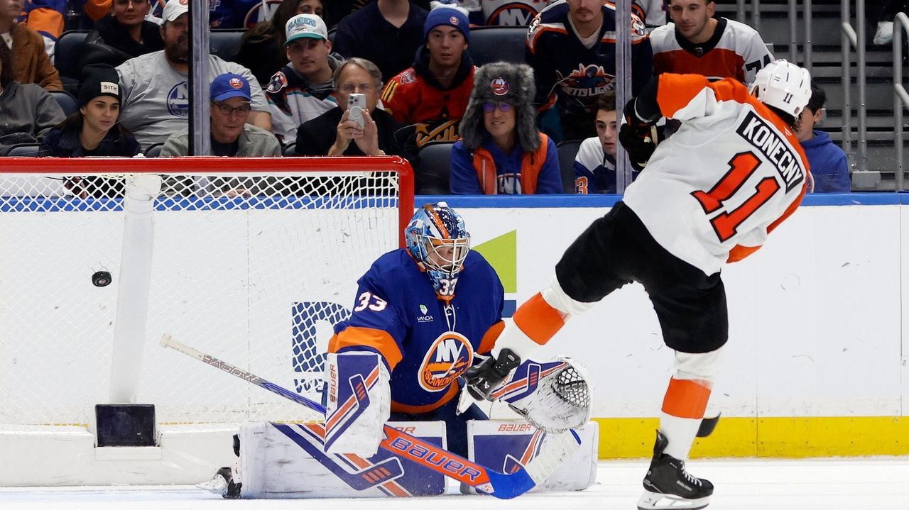 Islanders' rally falls short, lose to Flyers in shootout