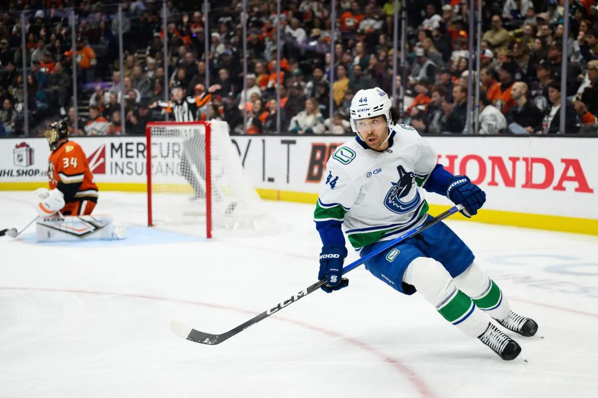Eye-opening report exposes Kiefer Sherwood's huge asking price to stay a Vancouver Canuck