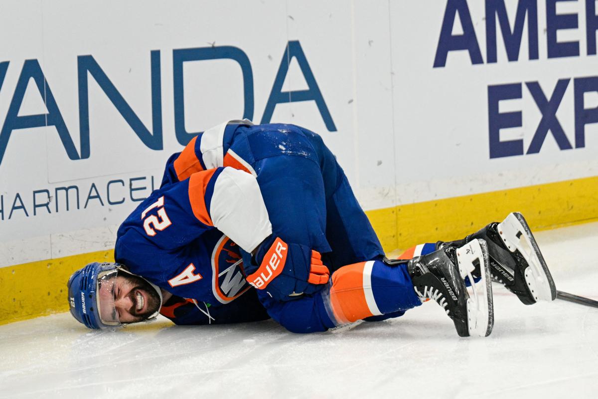 Kyle Palmieri out for season with torn ACL in Islanders injury blow