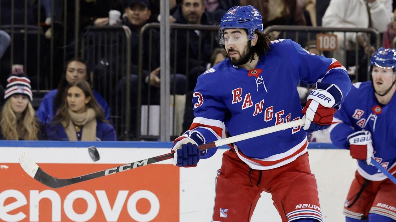 Rangers lose to Lightning, Fox leaves with injury