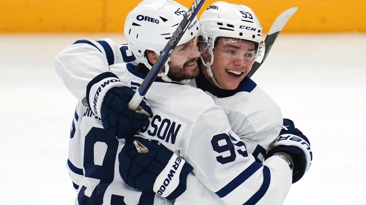 Ekman-Larsson extends point streak as the Maple Leafs rout the Penguins 7-2