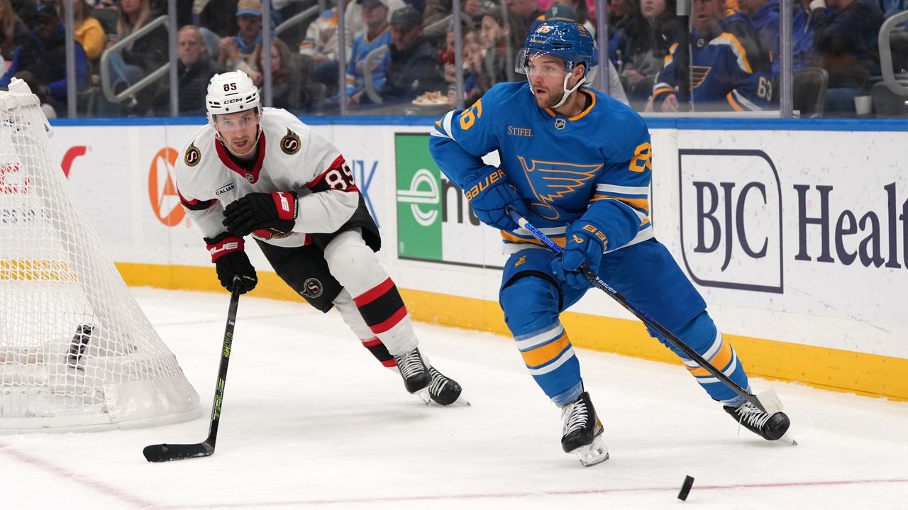 Holloway scores, Hofer makes 17 saves in the Blues' 1-0 win over the Mammoth