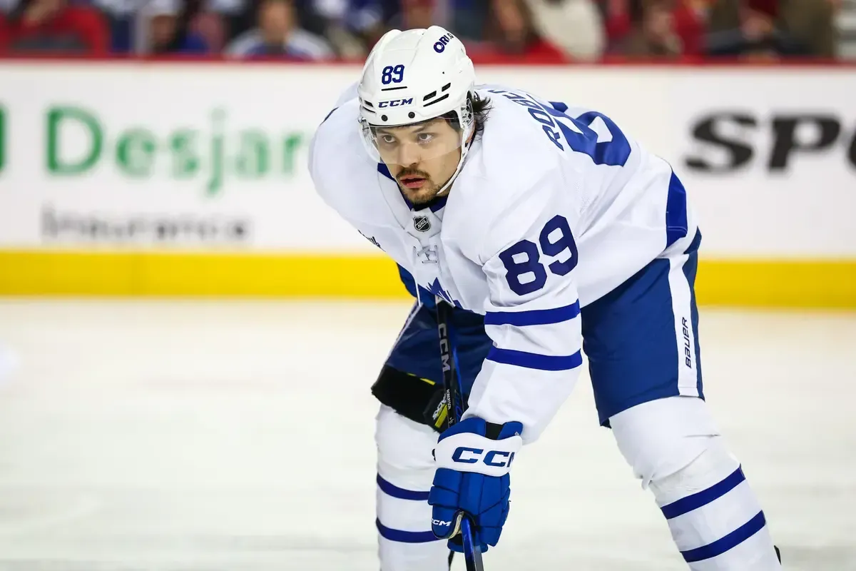 Leafs winger Nicholas Robertson receives special gift from idol Sidney Crosby