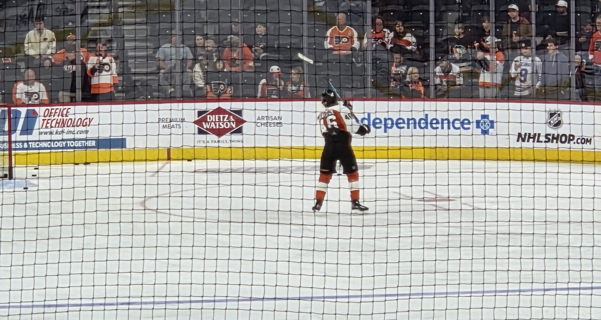 Zegras, Dvorak help lead Flyers over Blues in back-and-forth battle ► FLYERS NITTY GRITTY