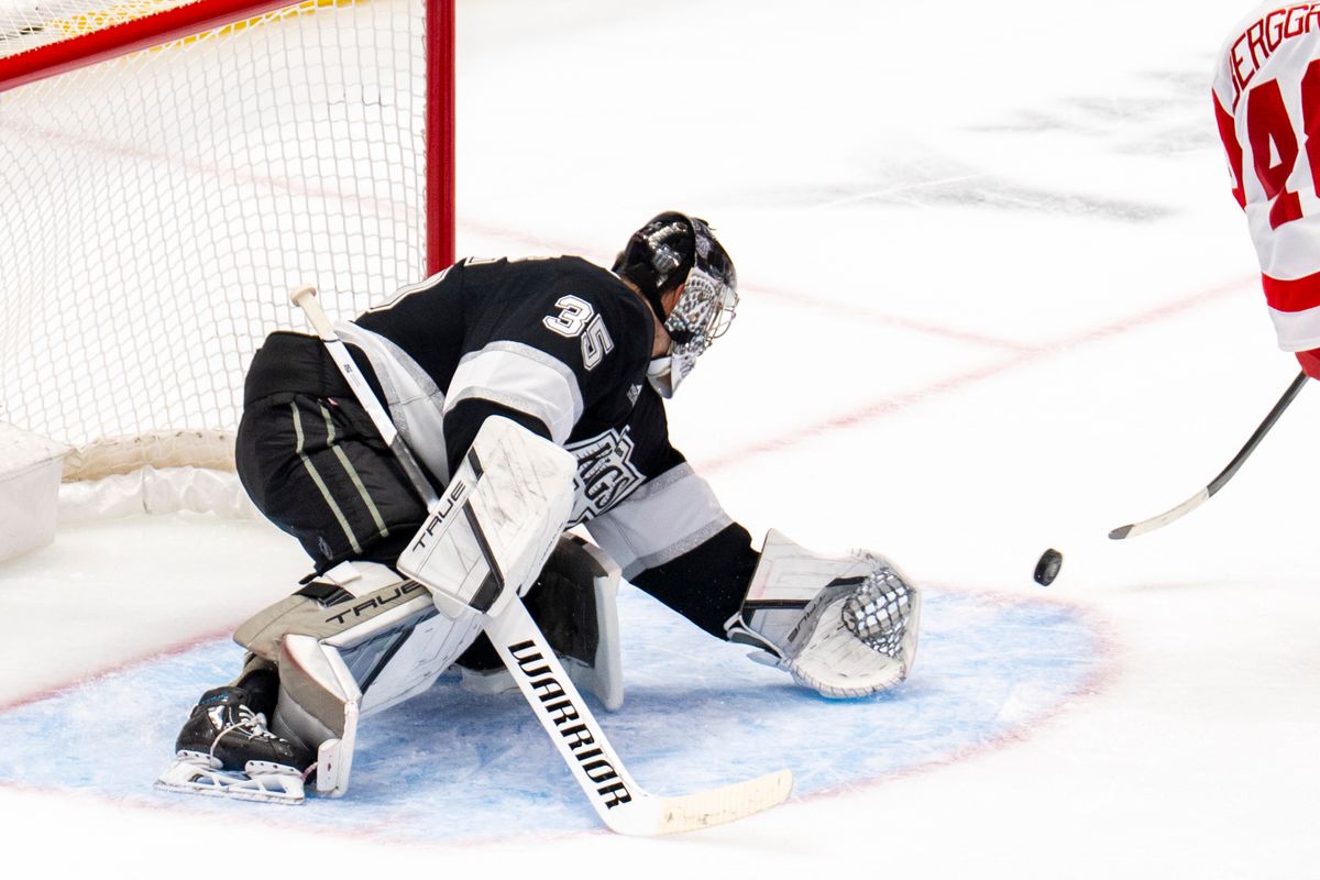 Los Angeles Kings goalie Darcy Kuemper (35) with the glove save during an NHL game against the Detroit Red Wings, Wednesday October 30th, 2025 in Los Angeles, California. 