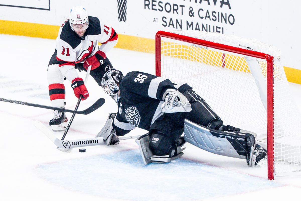 Los Angeles Kings G Darcy Kuemper (35) makes a save on goal during an NHL game against the New Jersey Devils, Saturday November 1st, 2025 in Los Angeles, California. 