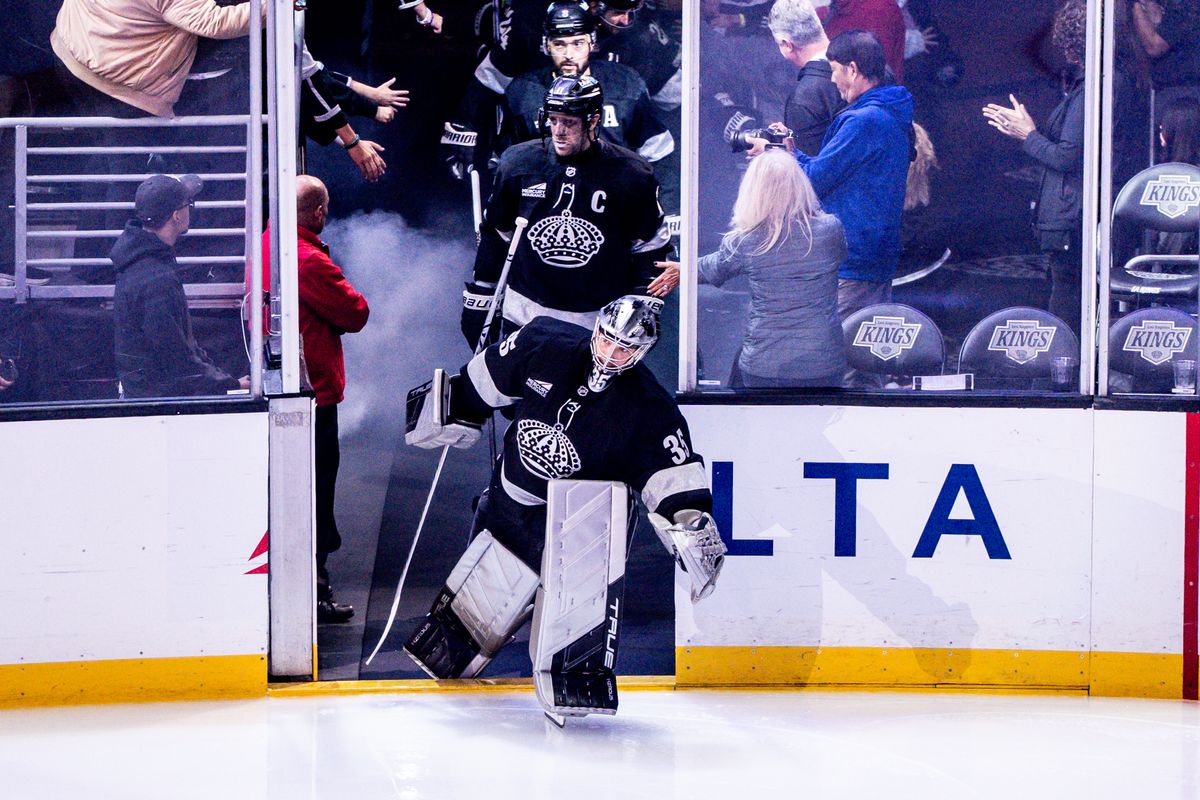 Los Angeles Kings G Darcy Kuemper (35) comes out for the start of the 2nd period during an NHL game against the New Jersey Devils, Saturday November 1st, 2025 in Los Angeles, California. 