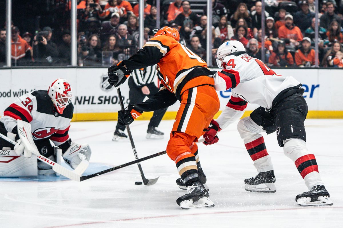 Anaheim Ducks RW Beckett Sennecke (45) scores the first goal of the game during an NHL game against the New Jersey Devils on Sunday November 2, 2025 in Anaheim, California.