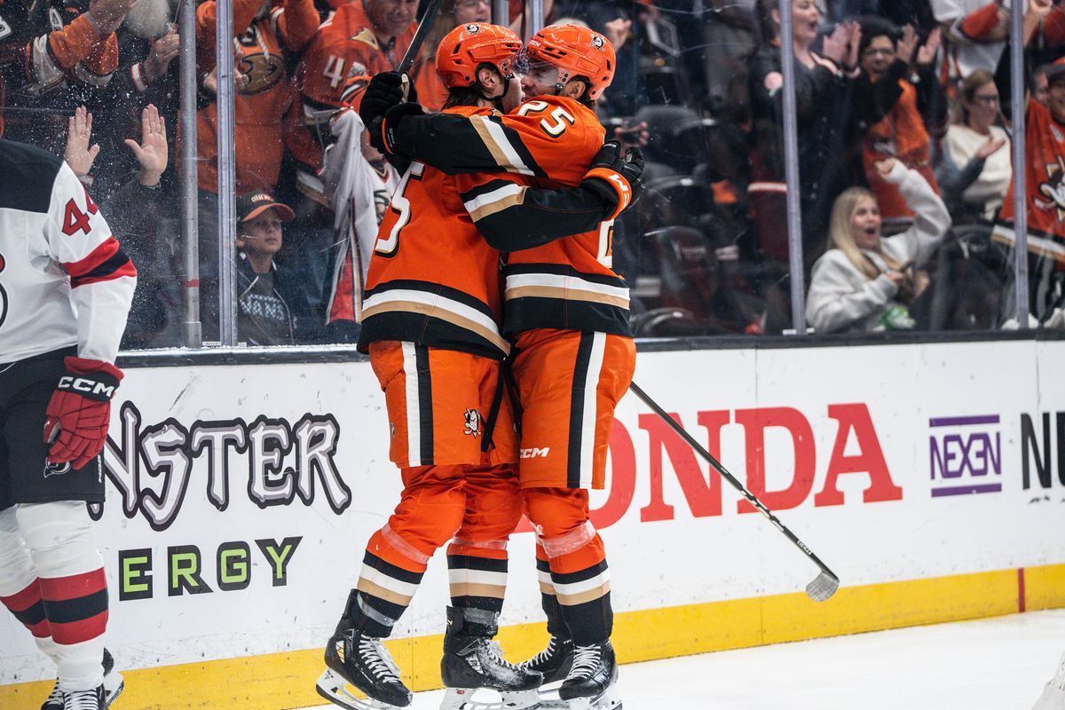 Anaheim Ducks C Ryan Poehling (25) celebrates with his teammate after scoring a goal during an NHL game against the New Jersey Devils on Sunday November 2, 2025 in Anaheim, California.