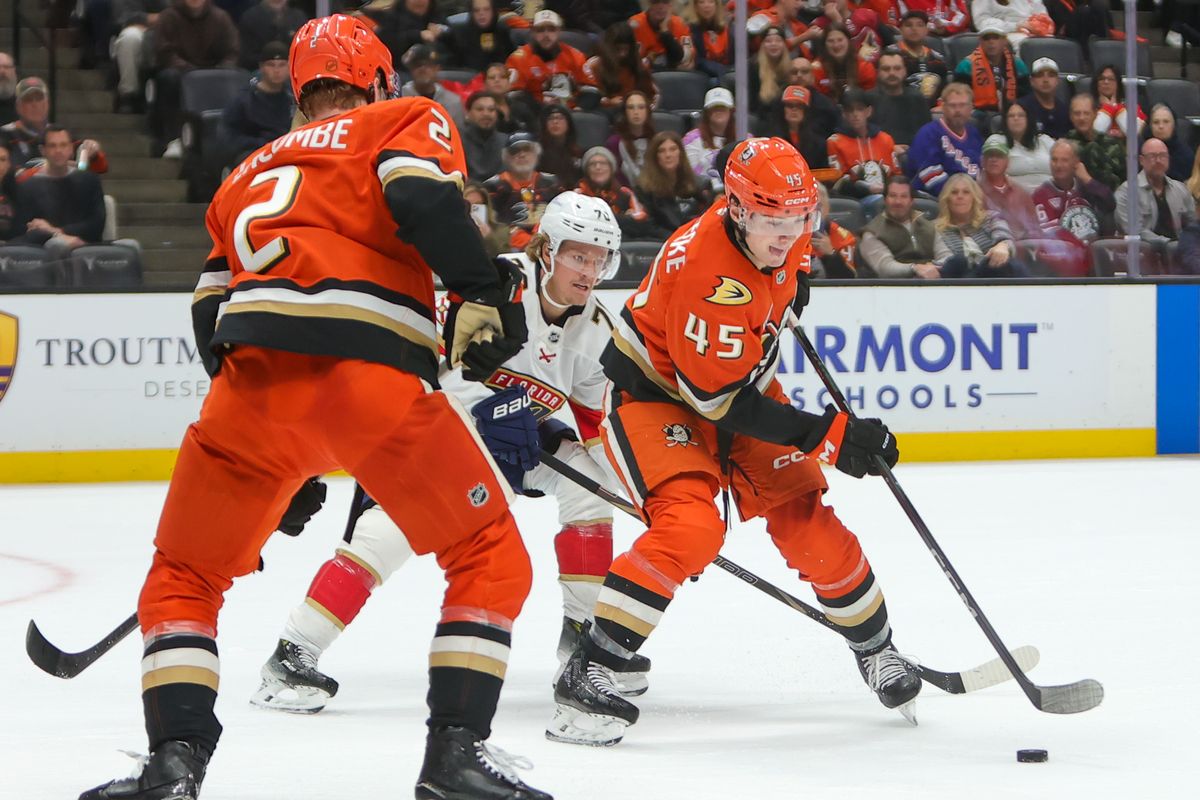 #45 RW Bennett Sennecke of the Anaheim Ducks skates with the puck during an NHL game against the Florida Panthers on November 4, 2025 in Anaheim, CA.