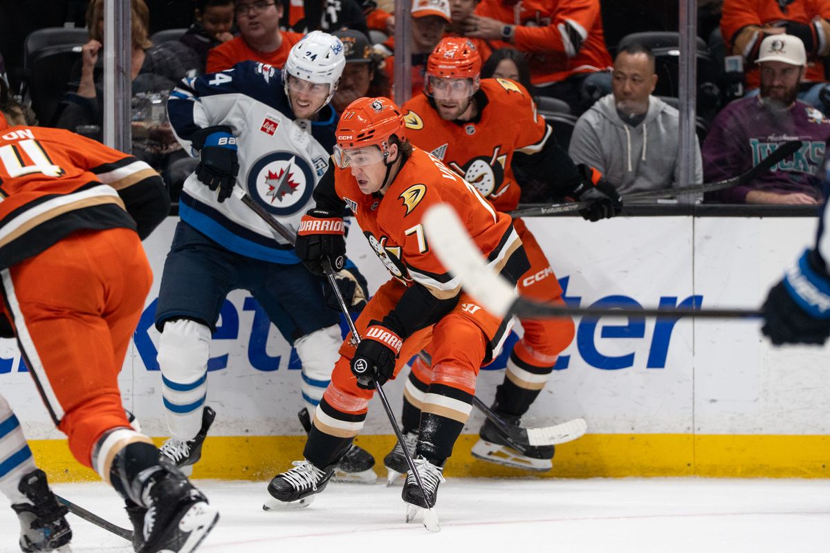 Anaheim Ducks Right Wing Frank Vatrano (77) gets in the mix trying to steal the puck during an NHL hockey game against the Winnipeg Jets, Sunday November 9, 2025 in Anaheim, Calif.