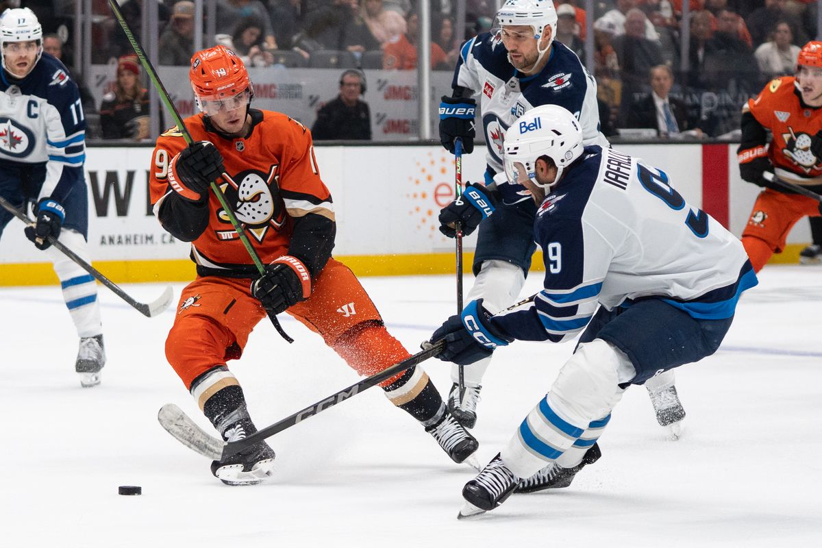 Anaheim Ducks Right Wing Troy Terry (19) gets in the way on a goal attempt during an NHL hockey game against the Winnipeg Jets, Sunday November 9, 2025 in Anaheim, Calif.