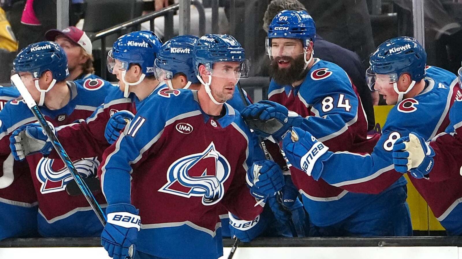 Battle of hot Islanders, Avalanche also a reunion game