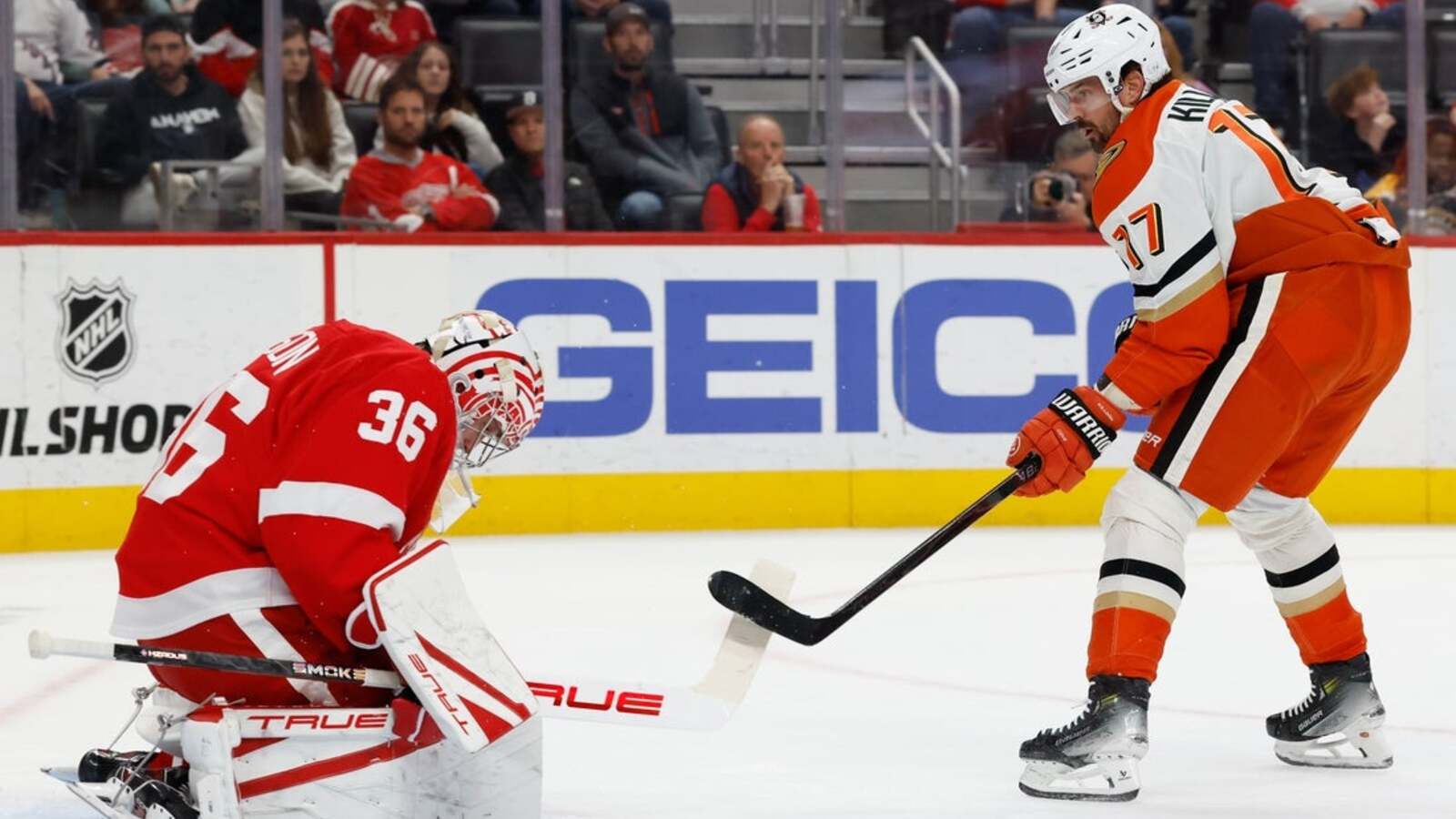 Alex DeBrincat's 3-point night powers Red Wings past Ducks