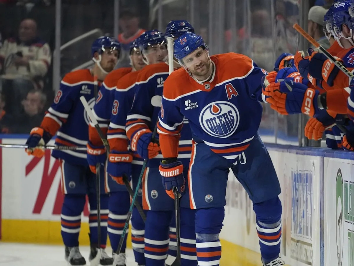 Evan Bouchard redeems himself with OT winner, Oilers 3, Hawks 2