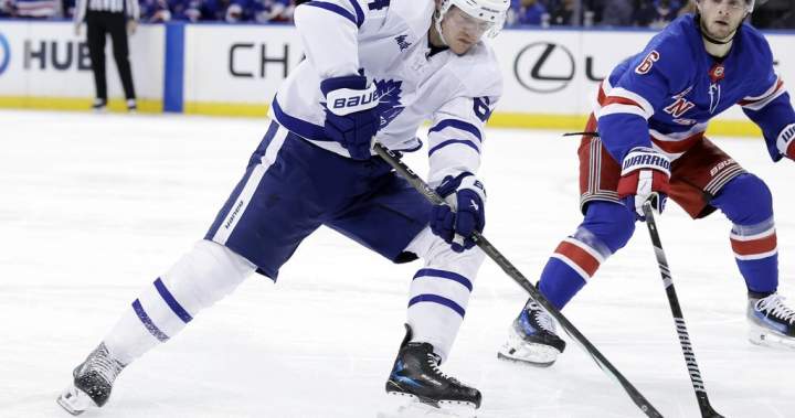 Canucks sign David Kampf to one-year deal