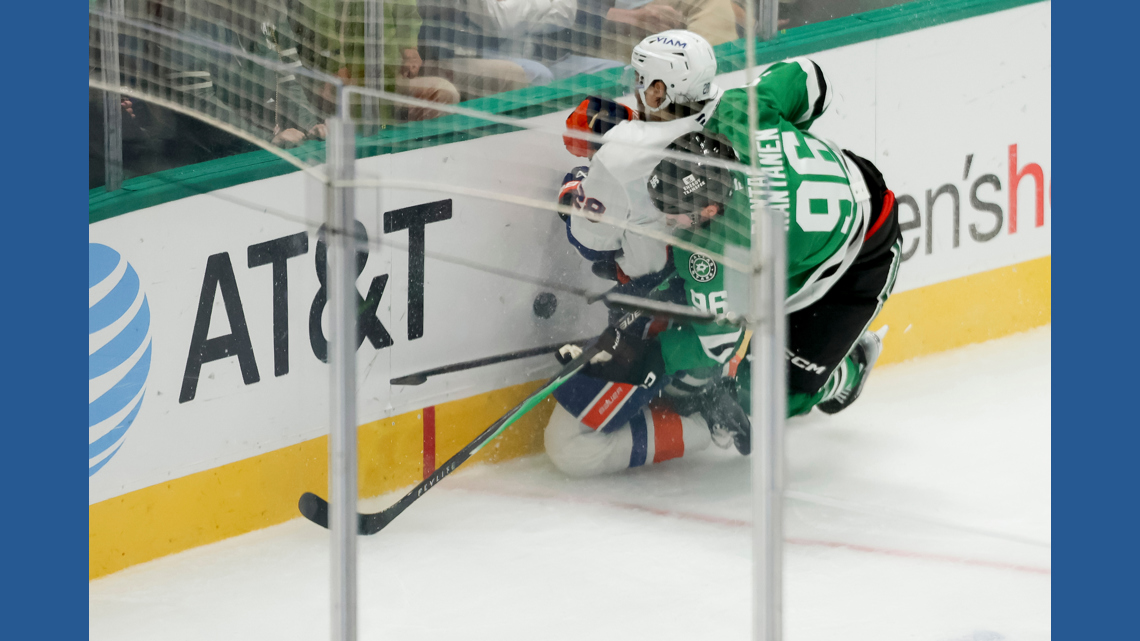 Islanders defenseman Alexander Romanov out 5 to 6 months after shoulder surgery