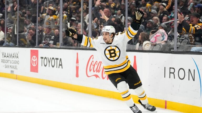 Morgan Geekie scores twice to help Bruins beat Kings 2-1 in OT