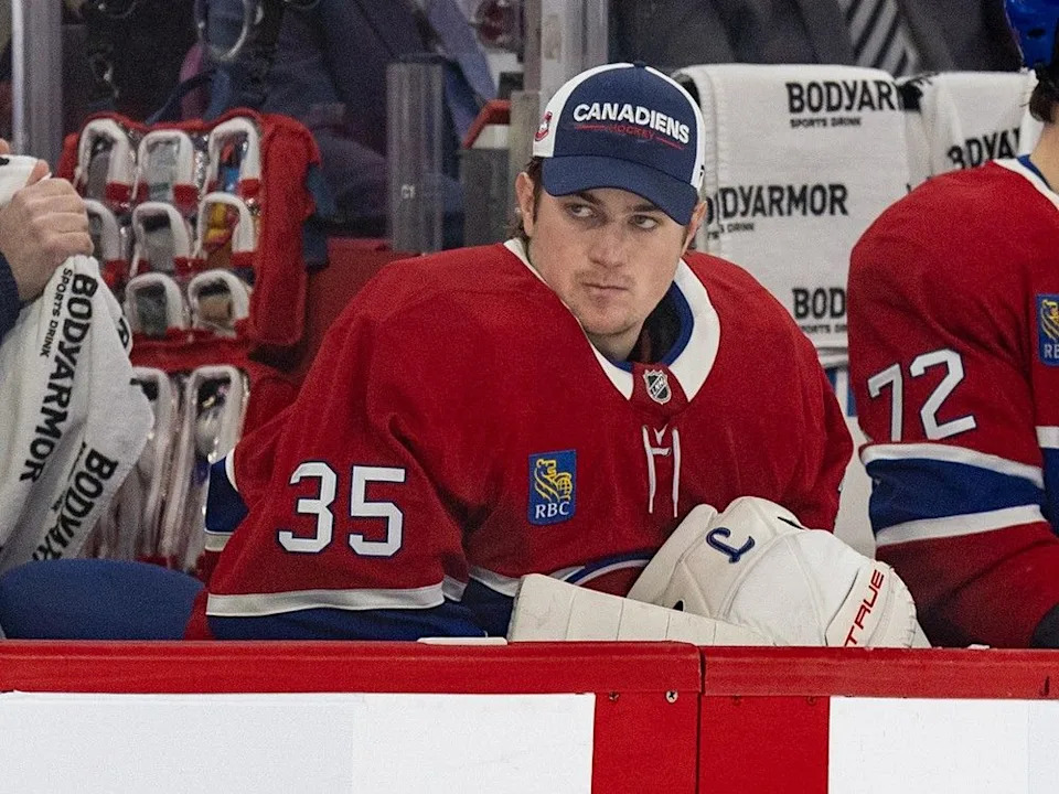  Canadiens goaltender Sam Montembeault watches from the bench after being pulled from the game against the Washington Capitals during the second period in Montreal on Thursday, Nov. 20, 2025.