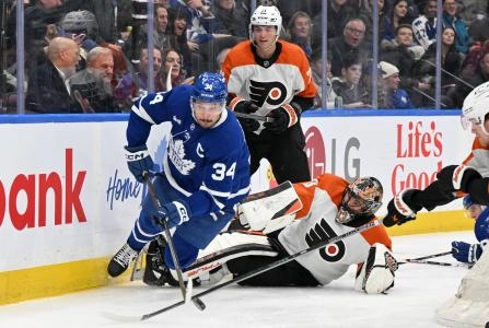 Mar 25, 2025; Toronto, Ontario, CAN; Toronto Maple Leafs forward Auston Matthews (34) plays the puck away from Philadelphia Flyers goalie Samuel Ersson (33) and forward Tyson Foerster (71) in the third period at Scotiabank Arena. Mandatory Credit: Dan Hamilton-Imagn Images Mar 25, 2025; Toronto, Ontario, CAN; Toronto Maple Leafs forward Auston Matthews (34) plays the puck away from Philadelphia Flyers goalie Samuel Ersson (33) and forward Tyson Foerster (71) in the third period at Scotiabank Arena. Mandatory Credit: Dan Hamilton-Imagn Images