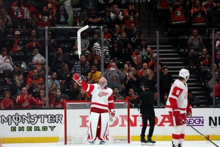 Oct 31, 2025; Anaheim, California, USA; Detroit Red Wings goaltender John Gibson (36) gestures to fans during the first period against the Anaheim Ducks at Honda Center. Mandatory Credit: Kiyoshi Mio-Imagn Images Oct 31, 2025; Anaheim, California, USA; Detroit Red Wings goaltender John Gibson (36) gestures to fans during the first period against the Anaheim Ducks at Honda Center. Mandatory Credit: Kiyoshi Mio-Imagn Images