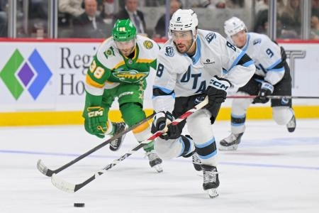 Nick Schmaltz with the Utah Mammoth.