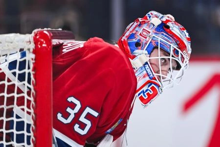 Oct 4, 2025; Montreal, Quebec, CAN; Montreal Canadiens goalie Samuel Montembeault (35) Look on against the Ottawa Senators during the second period at Bell Centre. Mandatory Credit: David Kirouac-Imagn Images Oct 4, 2025; Montreal, Quebec, CAN; Montreal Canadiens goalie Samuel Montembeault (35) Look on against the Ottawa Senators during the second period at Bell Centre. Mandatory Credit: David Kirouac-Imagn Images
