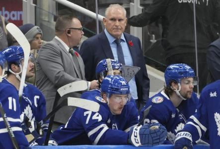 Nov 9, 2025; Toronto, Ontario, CAN; Toronto Maple Leafs head coach Craig Berube scowls on the bench after a goal by the Carolina Hurricanes during the third period at Scotiabank Nov 9, 2025; Toronto, Ontario, CAN; Toronto Maple Leafs head coach Craig Berube scowls on the bench after a goal by the Carolina Hurricanes during the third period at Scotiabank
