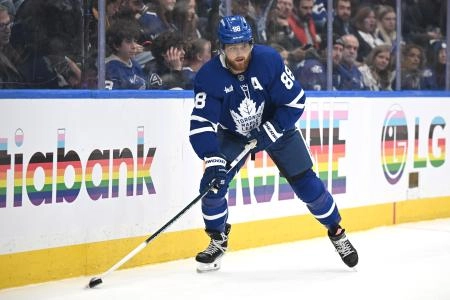 Nov 18, 2025; Toronto, Ontario, CAN; Toronto Maple Leafs forward William Nylander (88) skates with the puck against the St. Louis Blues in the third period at Scotiabank Arena Nov 18, 2025; Toronto, Ontario, CAN; Toronto Maple Leafs forward William Nylander (88) skates with the puck against the St. Louis Blues in the third period at Scotiabank Arena