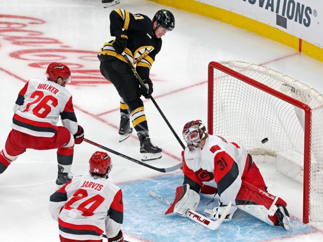 Bruins extend win streak to 3 with 2-1 victory over the Hurricanes :: WRALSportsFan.com