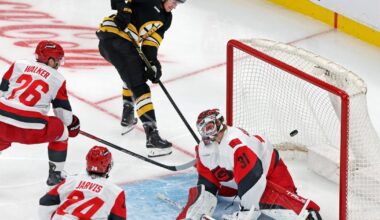 Bruins extend win streak to 3 with 2-1 victory over the Hurricanes |