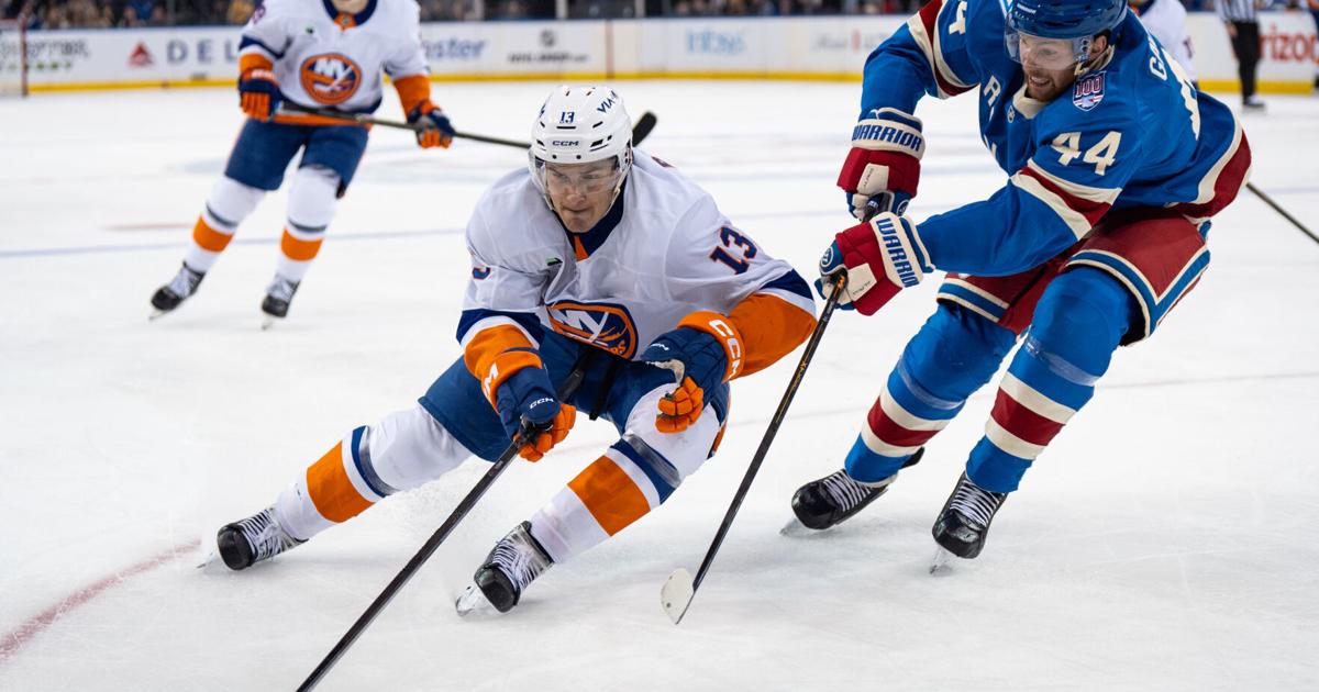 Bo Horvat scores twice as Islanders keep Rangers winless at home with 5-0 rout | National