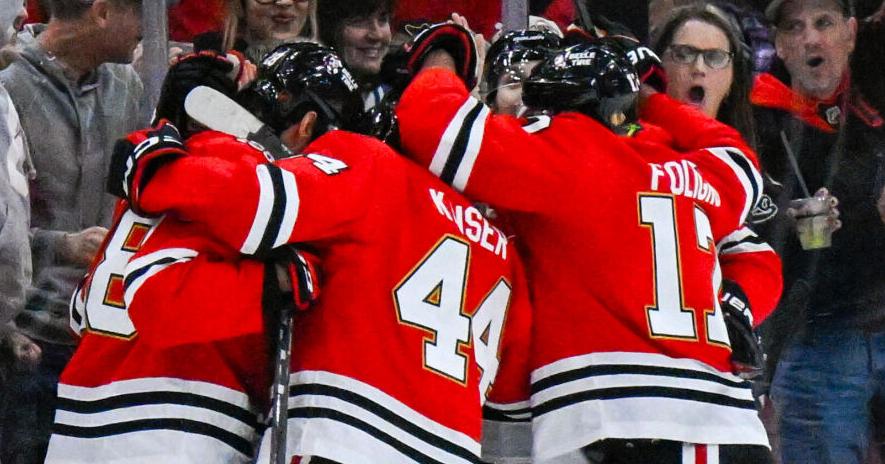 Dach leads Blackhawks over Maple Leafs | NHL