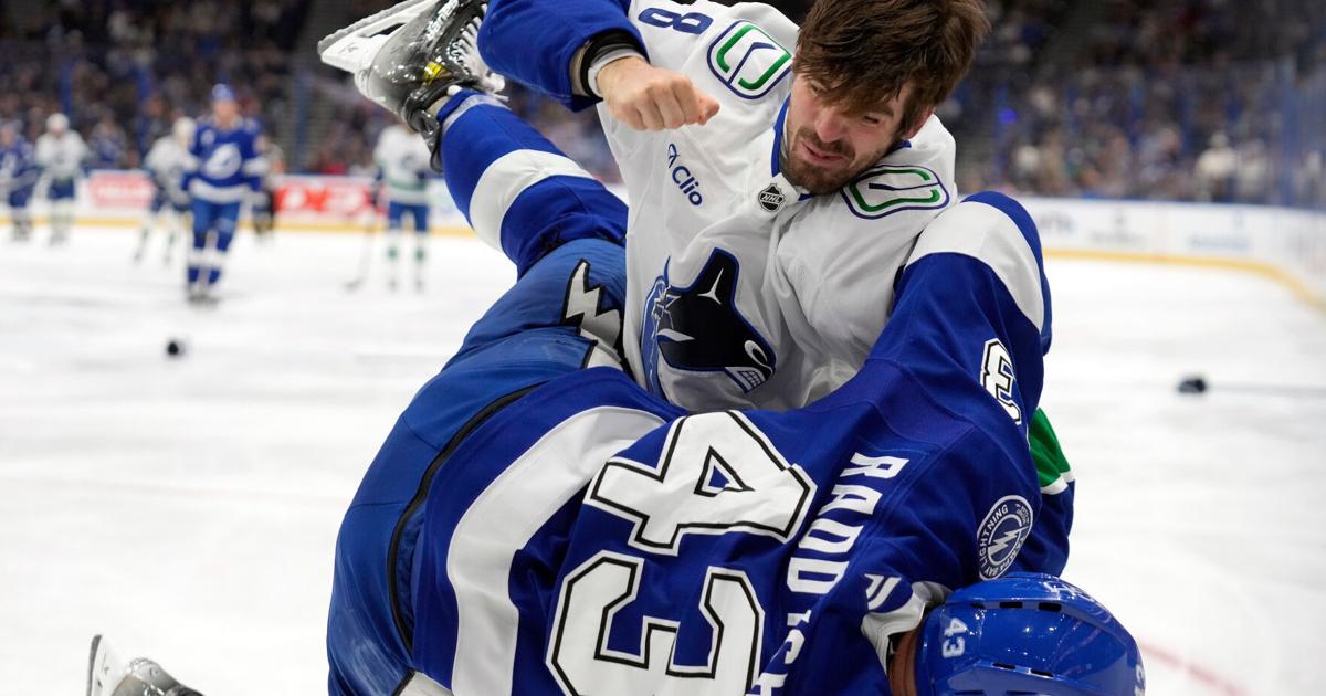 Canucks score 5 3rd-period goals to beat Lightning 6-2 and end 3-game skid |