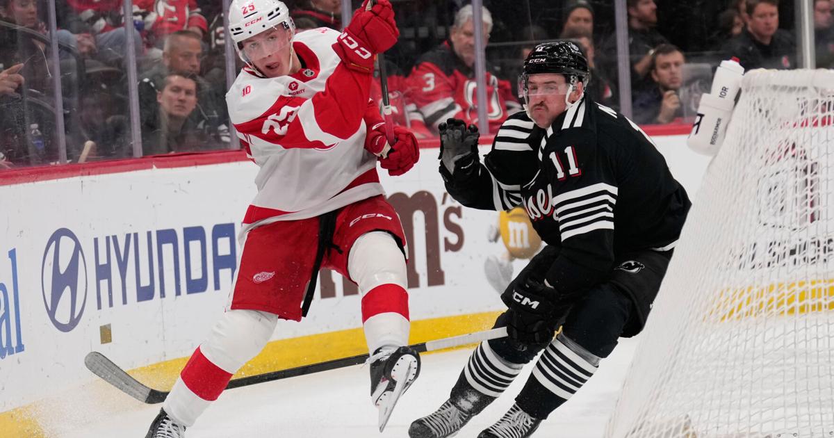Devils snap losing streak with 4-3 win over Red Wings | National