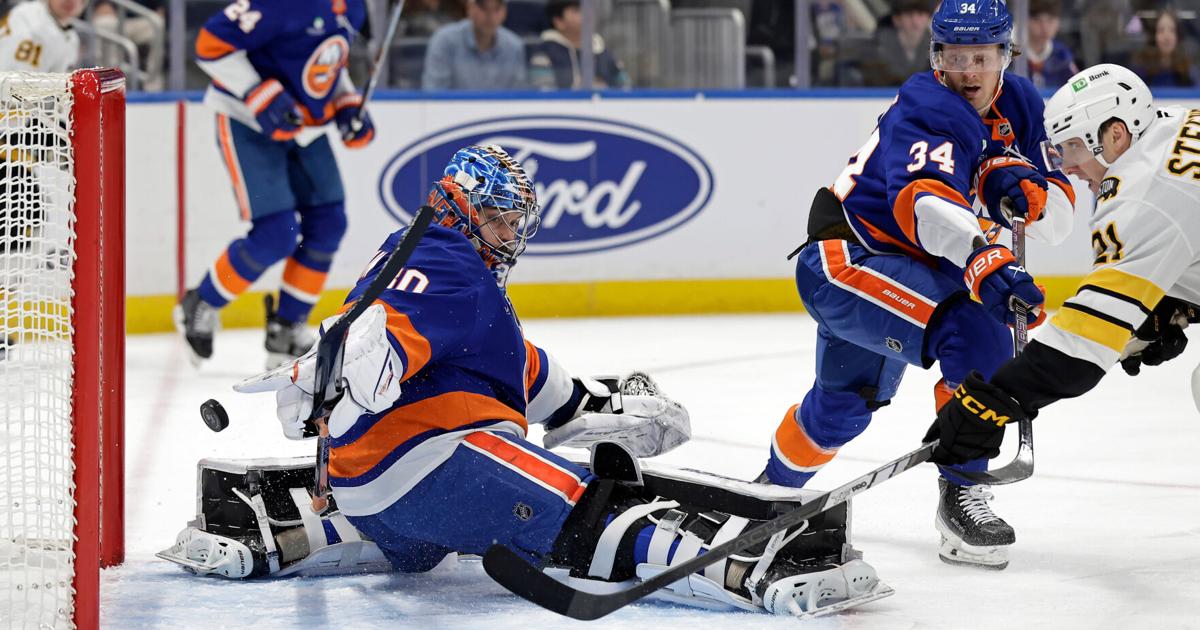 Alex Steeves scores twice as Bruins defeat Islanders 3-1 | National Sports