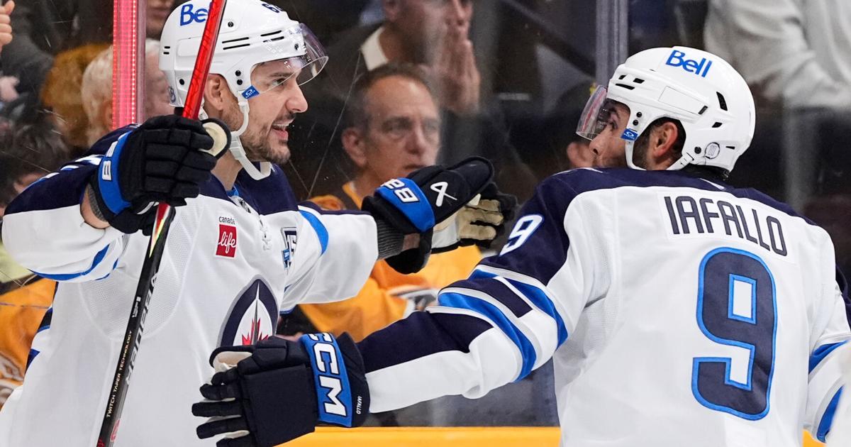 Nino Niederreiter scores twice in the Jets' 5-2 victory over the Predators | Ap Sports News