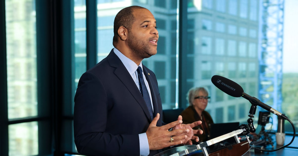 Dallas Mayor Eric Johnson says city is ‘serious’ about keeping Mavericks, Stars