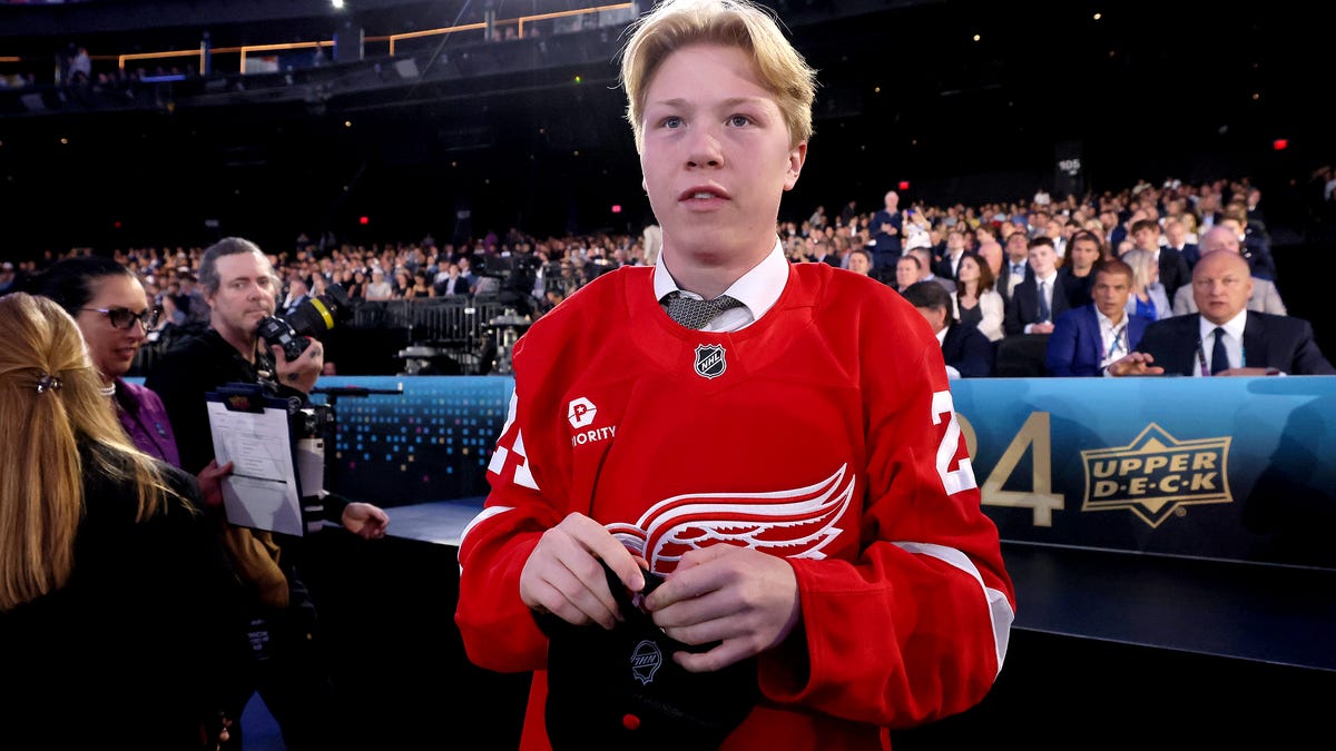 Red Wings draft pick Max Plante leads NCAA in scoring