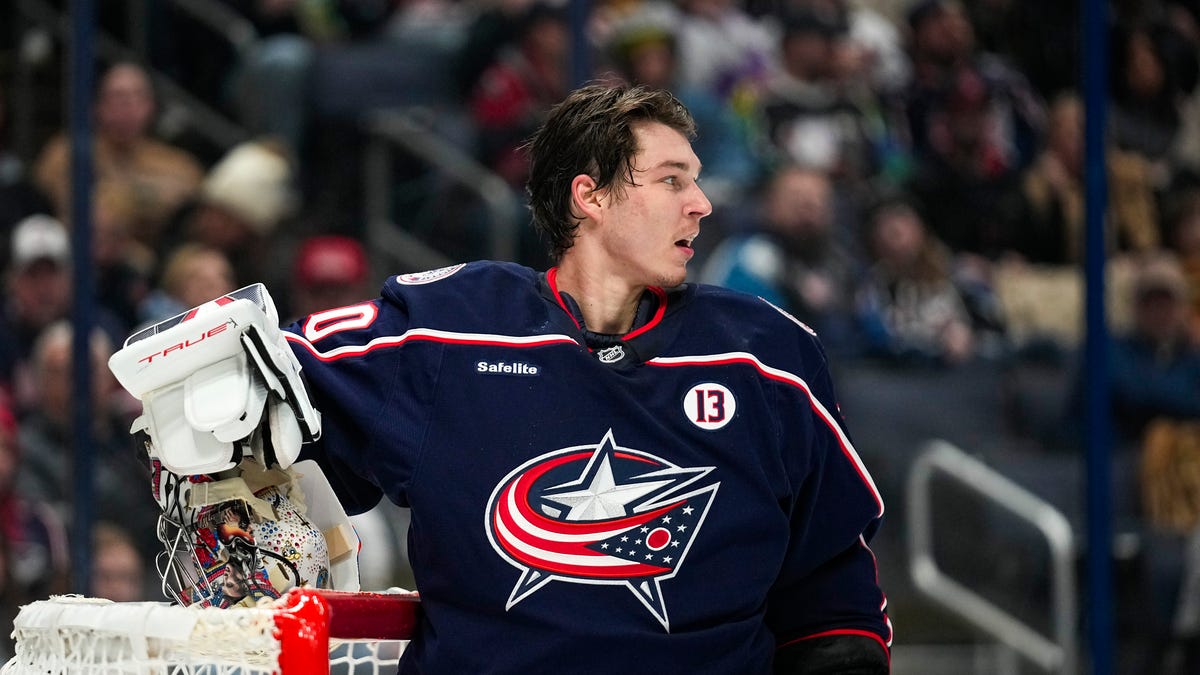 Merzlikins 'lost it' on stick smash in Blue Jackets' loss to Islanders