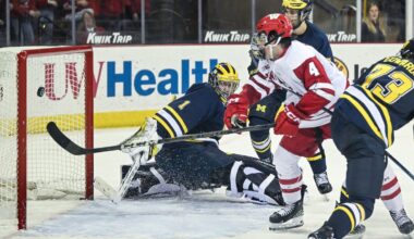 Wisconsin men's hockey beats Michigan, claims first place in Big Ten